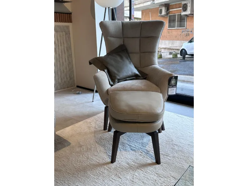 Poltrona modello Modello jacob con pouf Calia ad un prezzo conveniente
