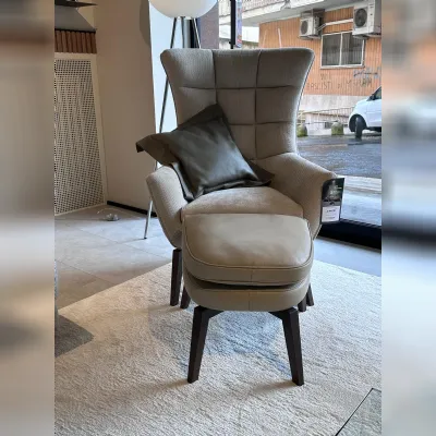 Poltrona modello Modello jacob con pouf Calia ad un prezzo conveniente