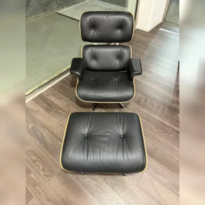 Poltrona in Pelle Lounge chair e ottoman vitra Collezione esclusiva a prezzo Outlet