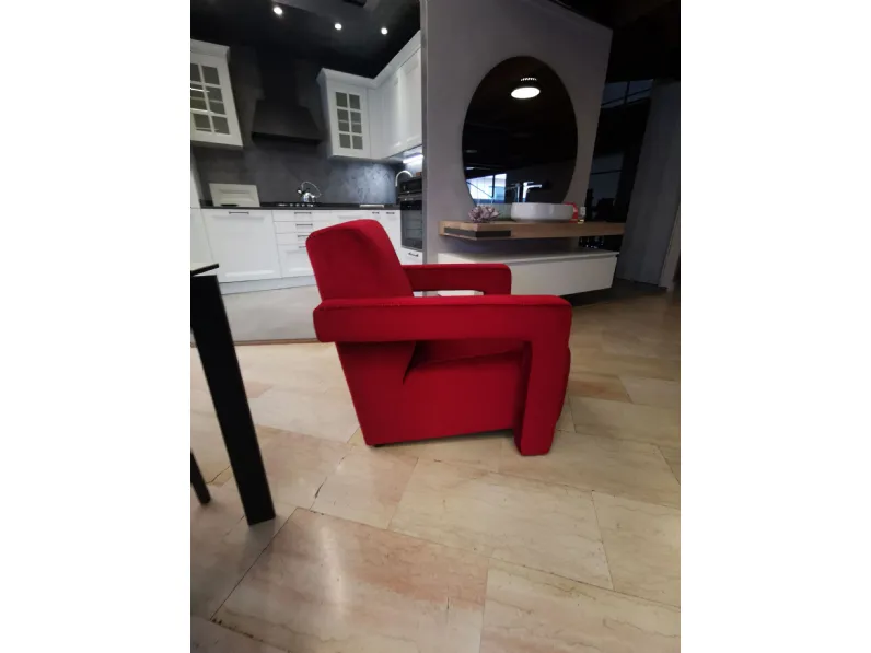 Poltrona modello Patty con ricamo Exc ad un prezzo imperdibile