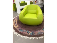 Scopri l'elegante poltrona Halifax: stile design, in offerta Outlet. Una scelta di classe per il tuo arredatore interni.