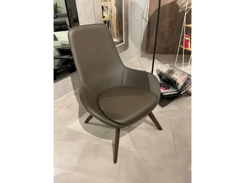 Scopri la Poltrona Linear Ditre Italia in Offerta Outlet, uno stile moderno per arredare la tua casa!