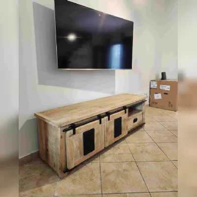 Porta tv per la zona giorno modello Porta tv jupiter 160 di Outlet etnico scontato