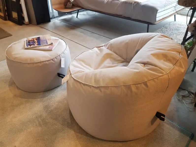 Pouf in tessuto Egg a marchio Pedrali a prezzo scontato