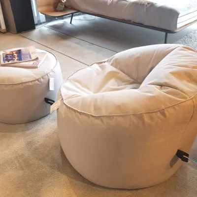 Pouf in tessuto Egg a marchio Pedrali a prezzo scontato