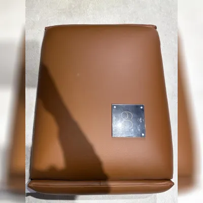 Pouf in pelle Modello chocomagic a marchio Calia a prezzo scontato