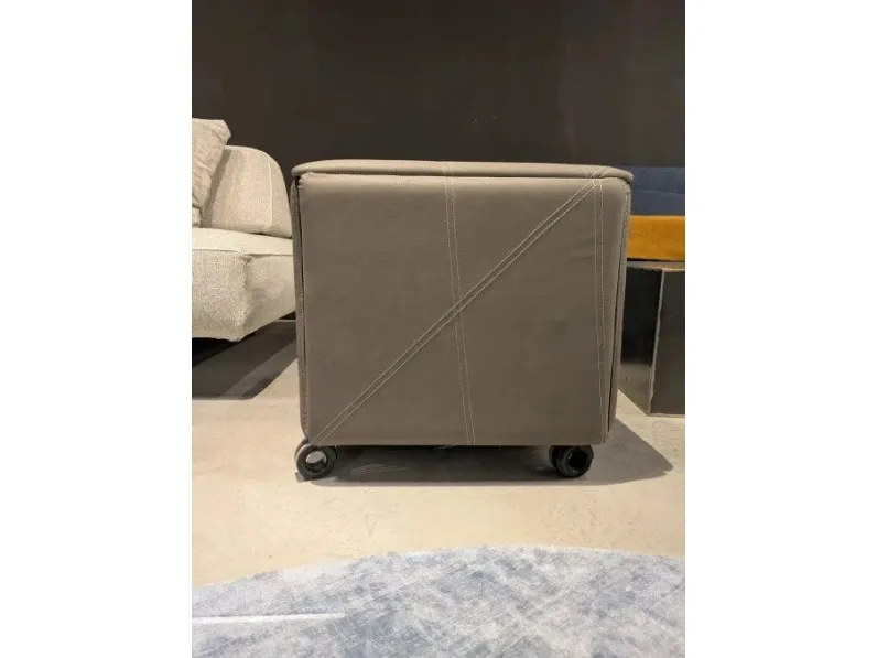 Pouf in pelle Cubix a marchio Ozzio a prezzo scontato
