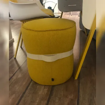 Pouf modello Pof giallo Calligaris con forte sconto 