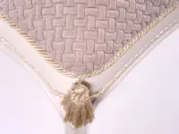 Scopri il pouf Savio Firmino, un classico modello artigianale di panchetta in offerta outlet!