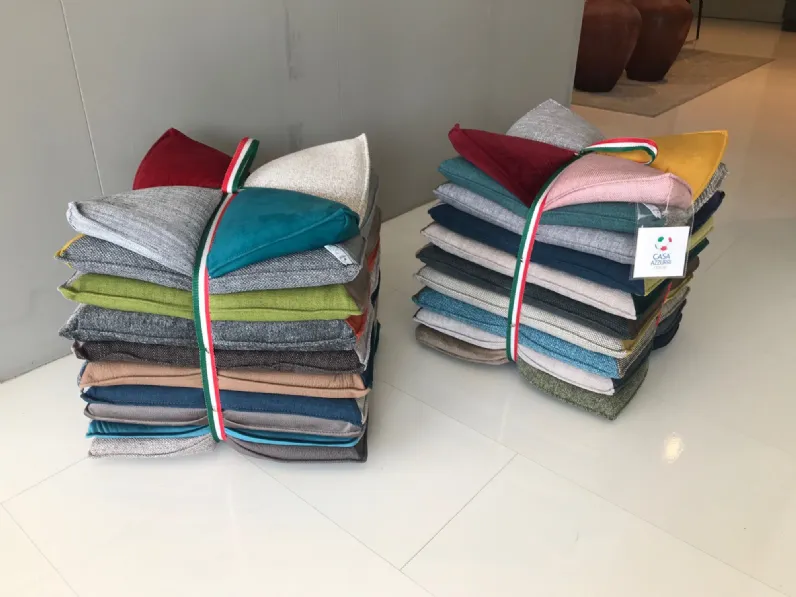 Pouf modello U' strozz design Calia a PREZZI OUTLET