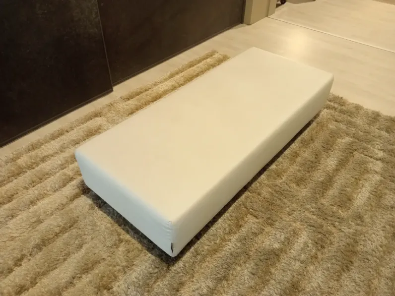 Pouf in pelle Pouf rettangolare basso a marchio Twils a prezzo scontato