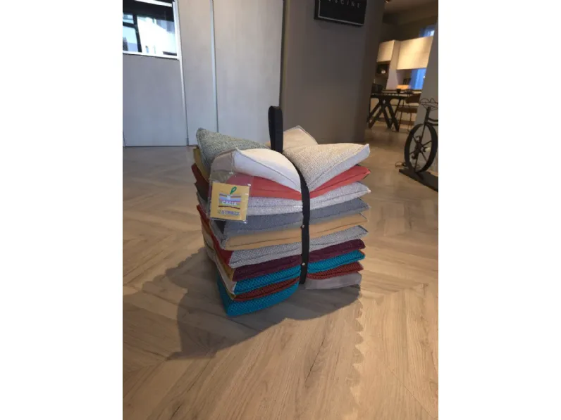 Pouf in tessuto 1 pouf ustrozz calia spedibile   a marchio Calia a prezzo scontato