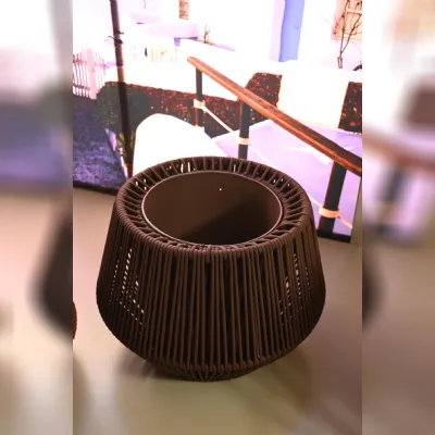 Pouf in tessuto Zig zag a marchio Kettal a prezzo ribassato