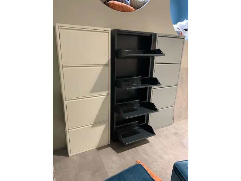 Scarpiera in metallo Scarpiera j di Collezione esclusiva a prezzi outlet