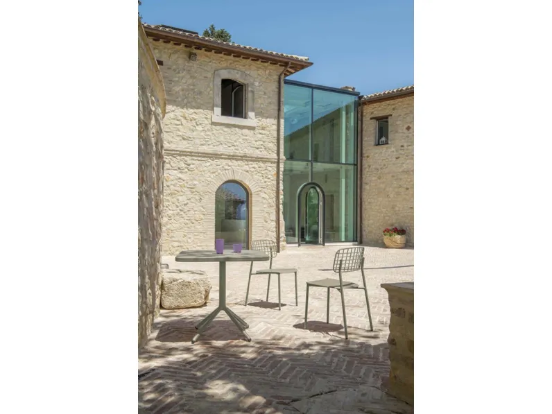 Sedia per l'esterno Lyze a marchio Emu con forte sconto 