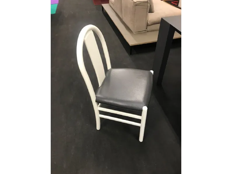 Scopri la sedia Thalia di Tisettanta in OFFERTA OUTLET con -50%! Un must per ogni progettista interni!