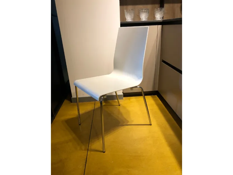 Sedia Alice da cucina realizzata in plastica scontata del 28%