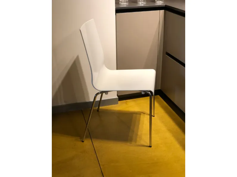 Sedia Alice da cucina realizzata in plastica scontata del 28%
