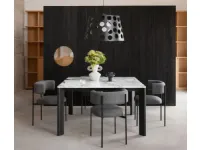 Sedia Amelie da soggiorno realizzata in tessuto scontata del 30%