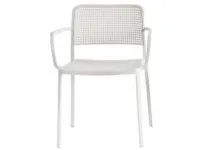 Sedia Audrey con bracciolo col. sabbia da cucina realizzata in metallo scontata del 50%