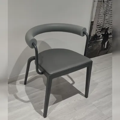 Sedia Bi 20's da soggiorno realizzata in ecopelle scontata del 50%