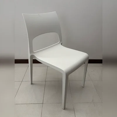 Scopri la sedia da cucina Idole Bonaldo con uno sconto del 30%!