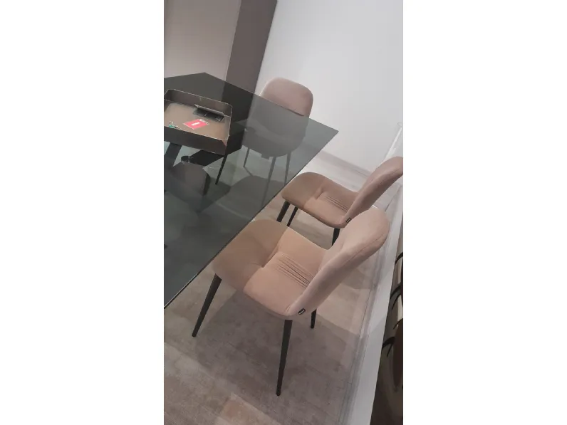 1. Design moderno ed elegante.
2. Costruzione robusta e resistente.
3. Prezzi Outlet.
4. Facile da pulire.
5. Comoda e confortevole.