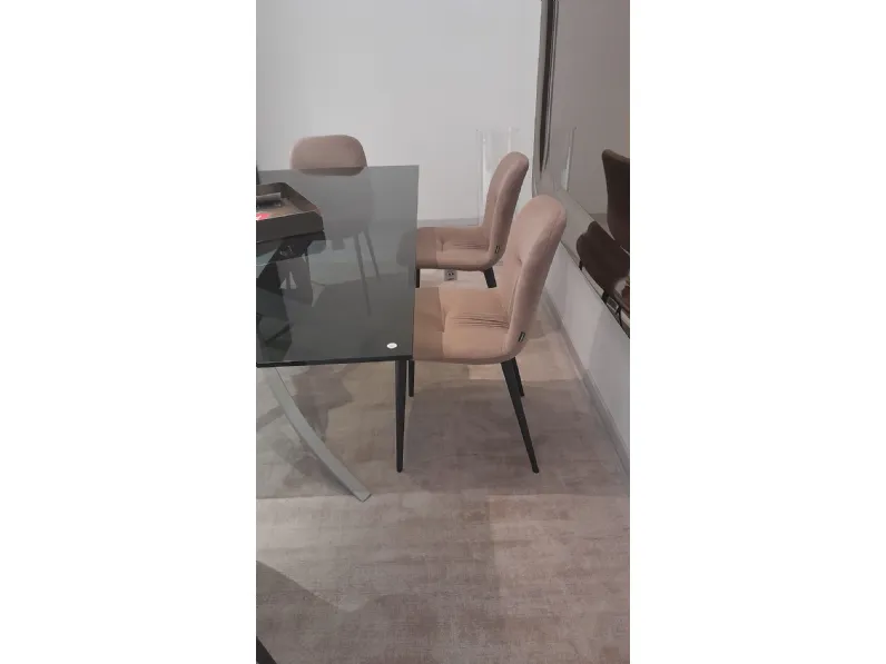 1. Design moderno ed elegante.
2. Costruzione robusta e resistente.
3. Prezzi Outlet.
4. Facile da pulire.
5. Comoda e confortevole.