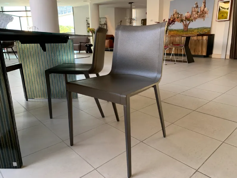 Sedia modello Charlotte a marchio B&b italia scontata del 40%