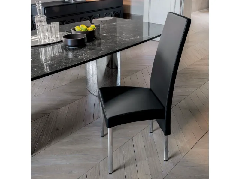 Sedia Charonne da soggiorno realizzata in pelle scontata del 30%