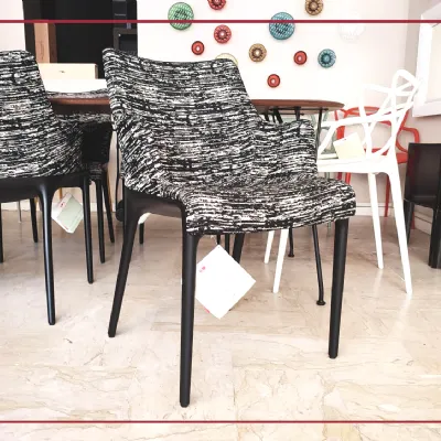 Sedia in plastica con braccioli Eleganza nia scontata