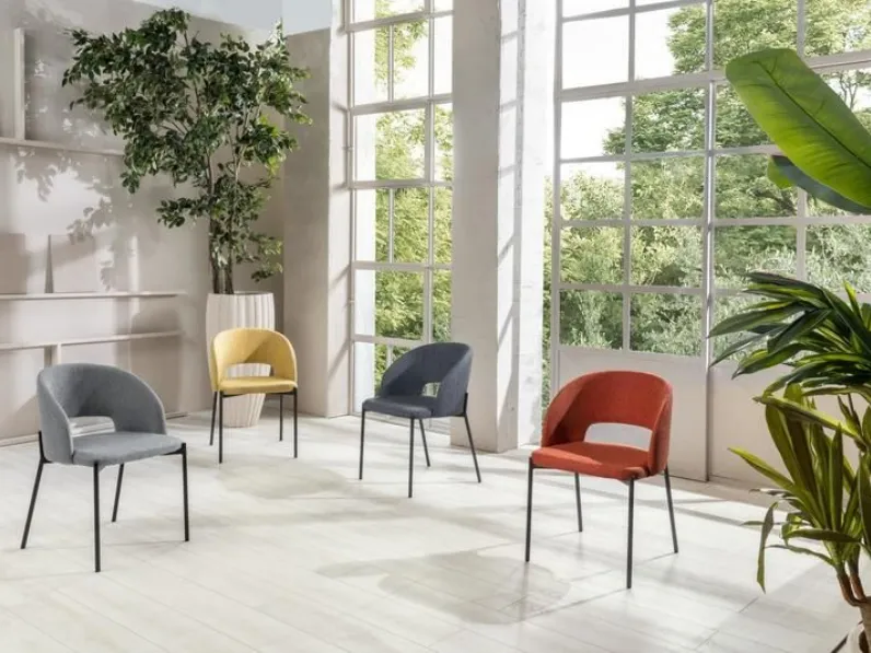 Sedia con braccioli Greta di Stones in Offerta Outlet