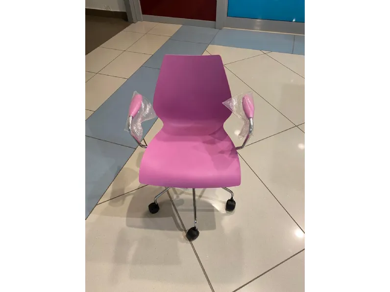 Sedia con braccioli Maui Kartell a prezzo Outlet