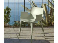 Sedia in plastica con braccioli Piuma scontata