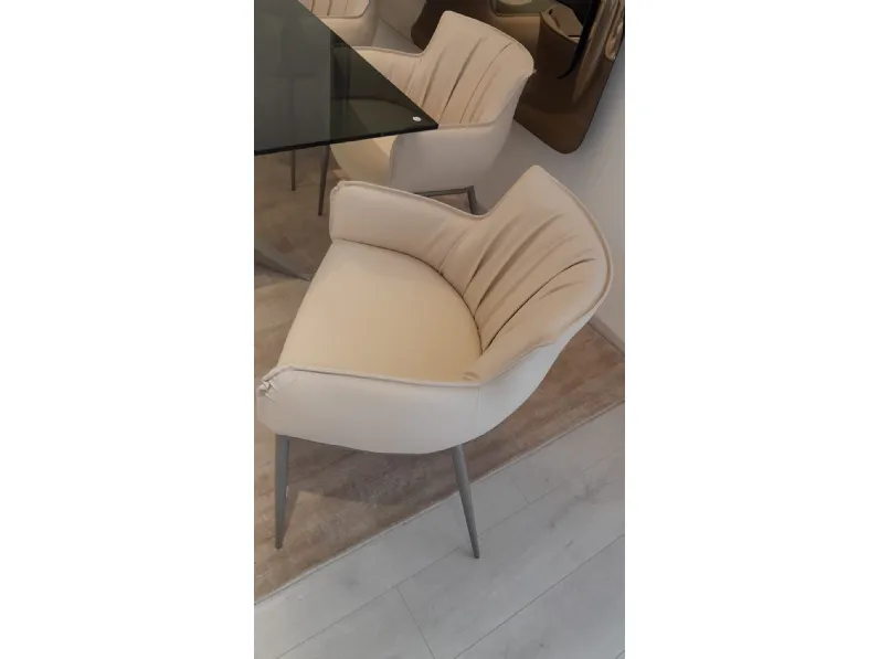 1. Design moderno ed elegante. 
2. Costruzione robusta e resistente. 
3. Prezzo scontato. 
4. Comoda e confortevole. 
5. Facile da pulire.