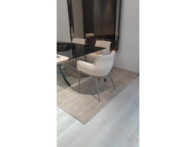 1. Design moderno ed elegante. 
2. Costruzione robusta e resistente. 
3. Prezzo scontato. 
4. Comoda e confortevole. 
5. Facile da pulire.