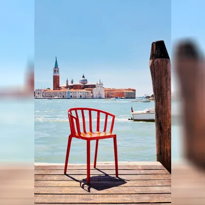 Sedia con braccioli modello Venice a prezzo riservato 