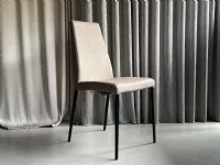 Sedia da soggiorno realizzata in tessuto Aida soft di Calligaris 