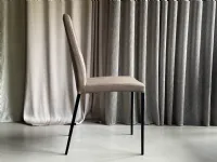 Sedia da soggiorno realizzata in tessuto Aida soft di Calligaris 