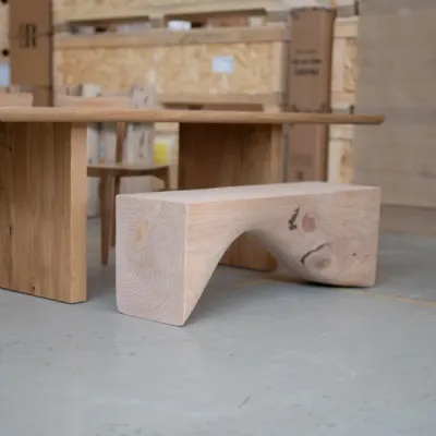 Sedia Curve da soggiorno realizzata in legno scontata del 45%