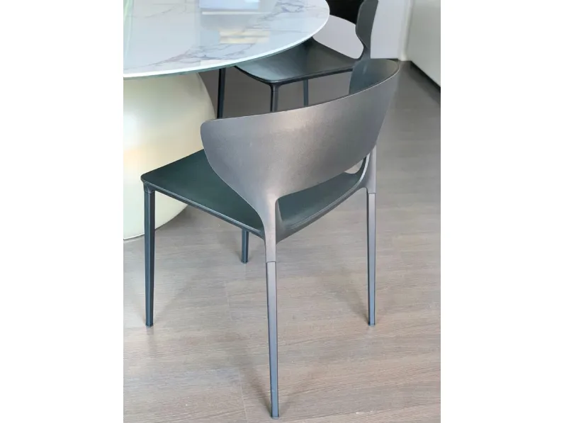 Sedia in metallo impilabile Koki in offerta