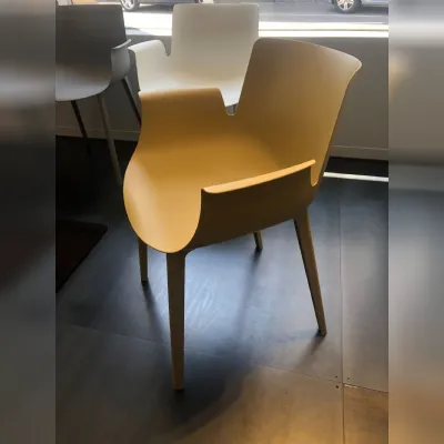 Scopri la sedia Piuma Kartell a prezzi scontati! Approfitta dell'Outlet per arredare la casa con stile.