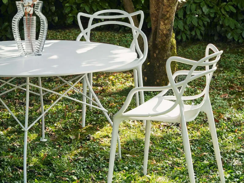 Scopri la sedia da giardino Masters Kartell con sconto del 20%. Un design  elegante e resistente per goderti al meglio il tuo spazio esterno.