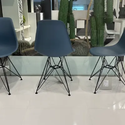 Sedia Dsr da soggiorno realizzata in plastica scontata del 31%
