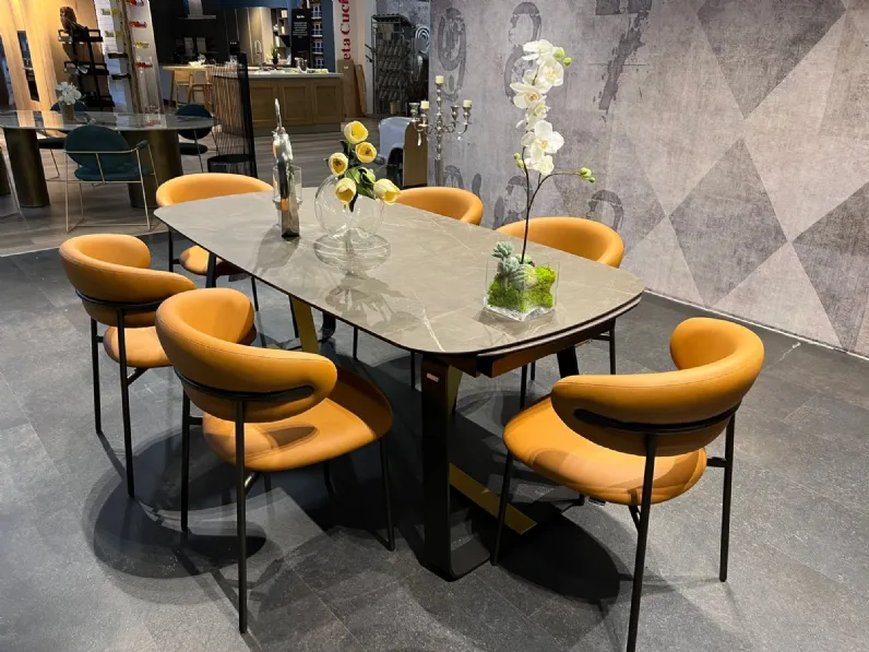 Sedia da soggiorno realizzata in pelle Oleandro di Calligaris 