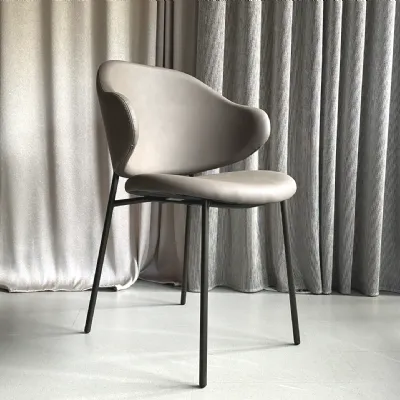 Sedia da soggiorno realizzata in ecopelle Holly di Calligaris 