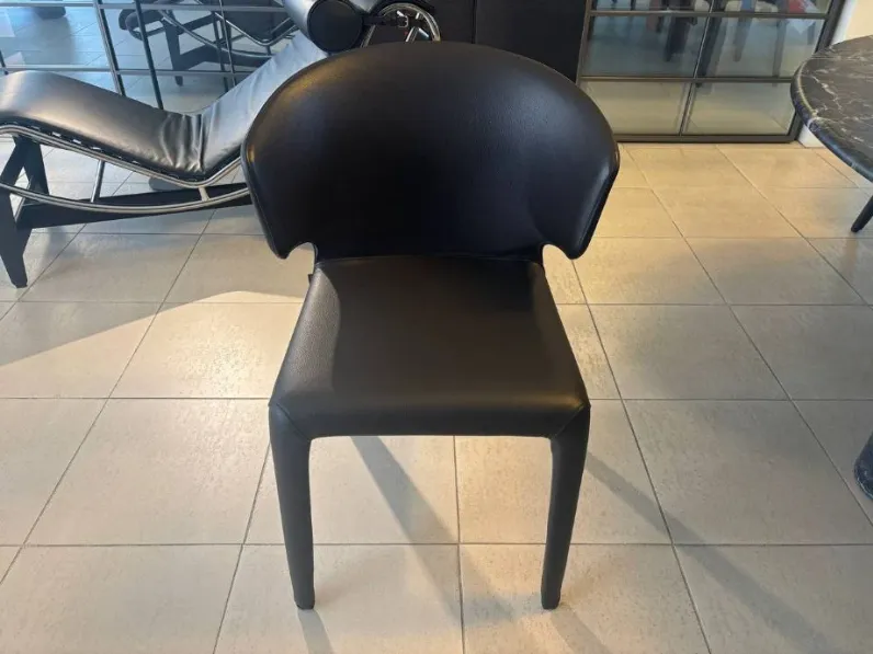 Sedia Hola 367 di Cassina: scopri il prezzo riservato 