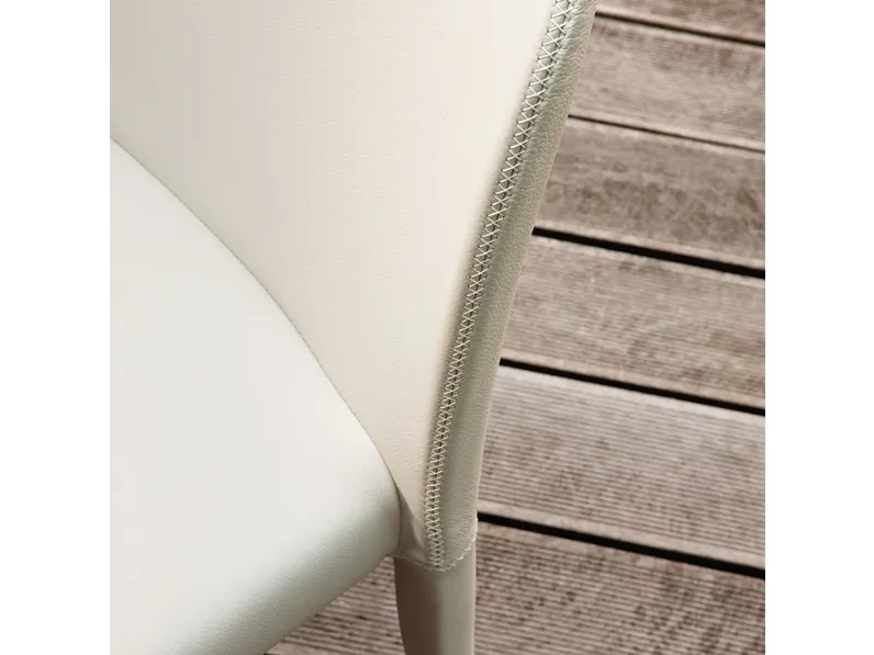 Sedia Daisy Cattelan Italia: Outlet, design moderno ed elegante.