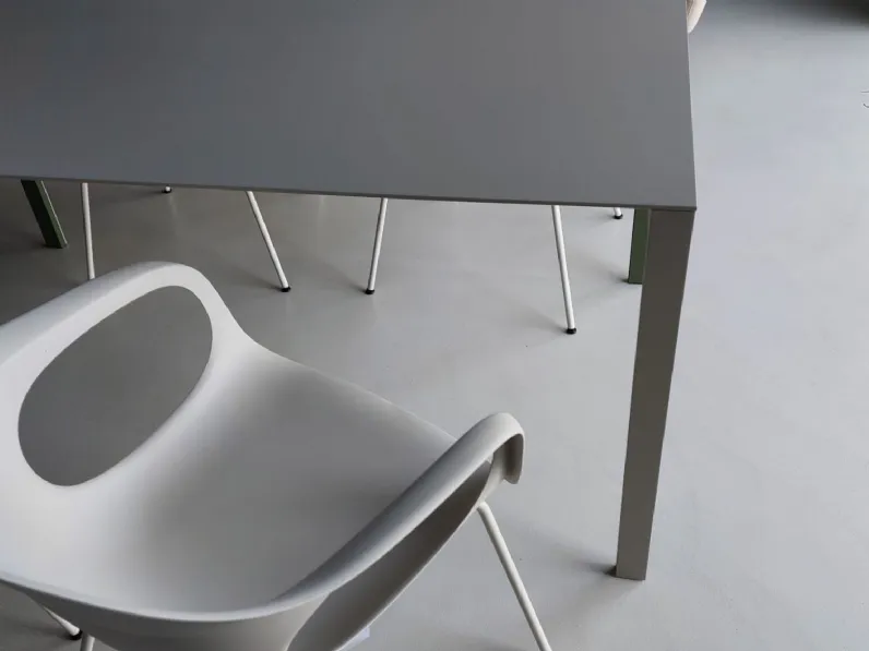 Sedia Elefhantino da soggiorno realizzata in plastica scontata del 30%