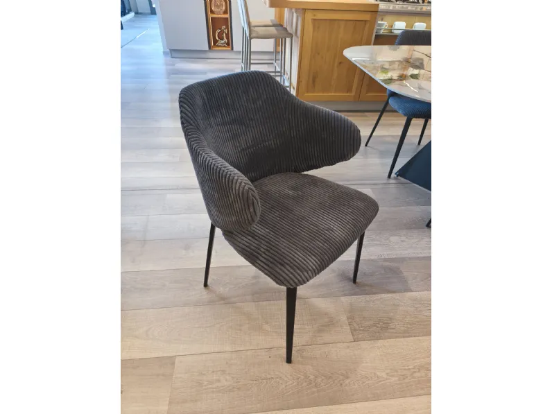 Sedia Artemisia da soggiorno realizzata in tessuto scontata del 50%